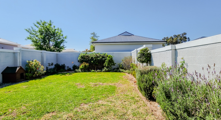 To Let 3 Bedroom Property for Rent in Protea Heights Western Cape